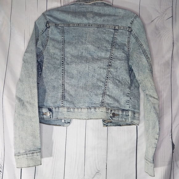 2B bebe Light Blue Cropped Denim Jacket - Picture 7 of 12